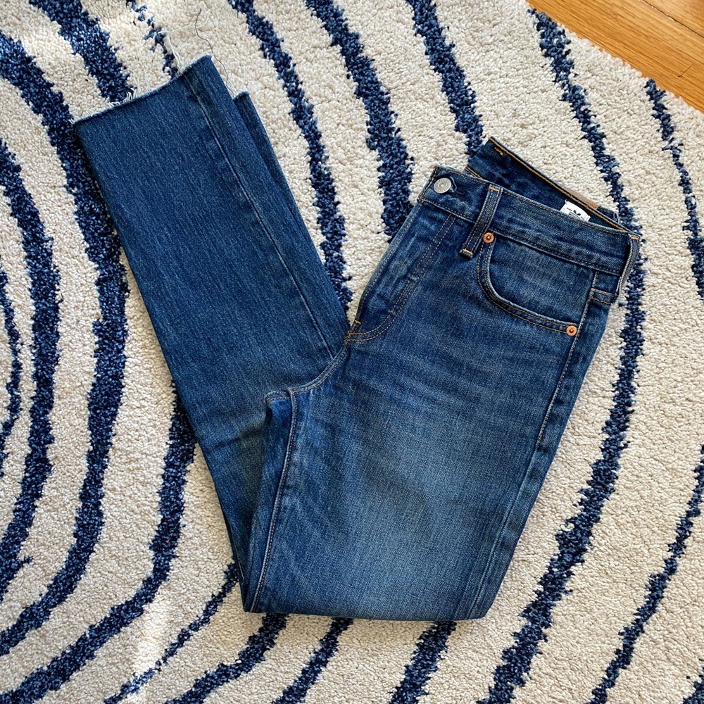 Levi’s Raw Hem High Rise Wedgie Jeans - Sz 26